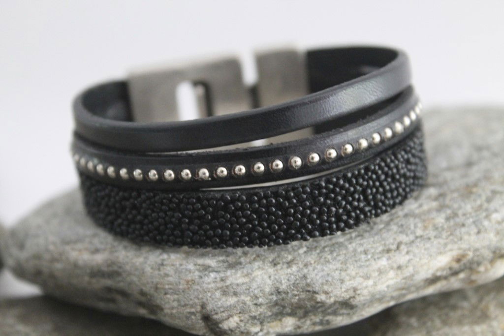 N°3 Lederen Armband Zwart met Studs