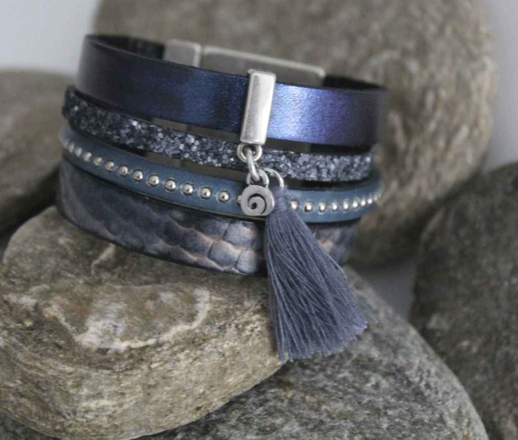 N°19 Lederen Armband Metalic Blauw met Kwastje