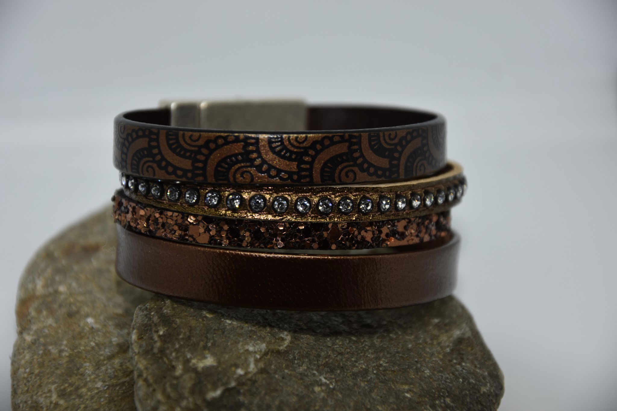 N°6 Lederen Armband Chocoladebruin met Motief en Swarovski