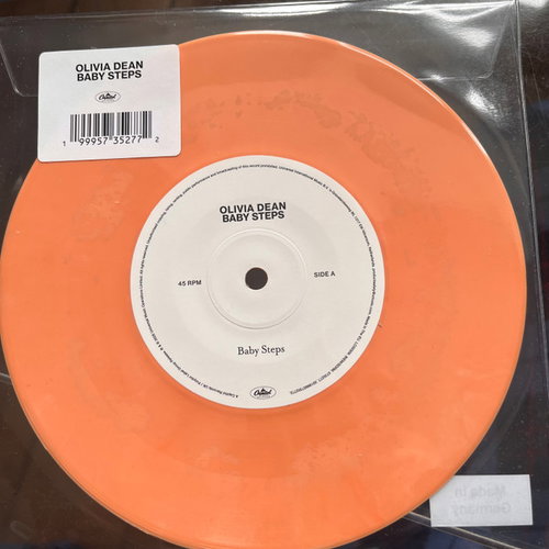 Olivia Dean - Baby Steps (SV)